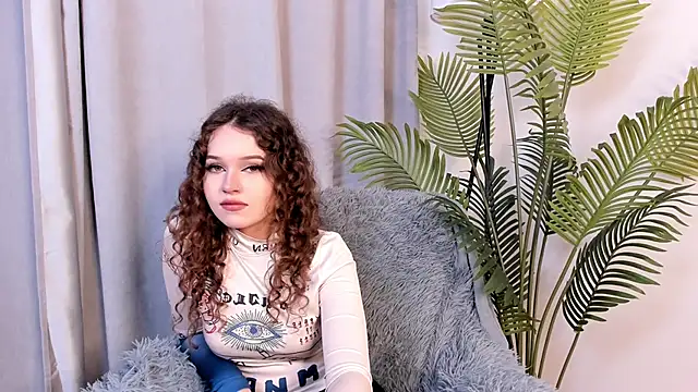 Snapshot of EsterReichert chatting on June 19, 2026, 5:30 pm EsterReichert online show from June 19, 2026, 5:30 pm