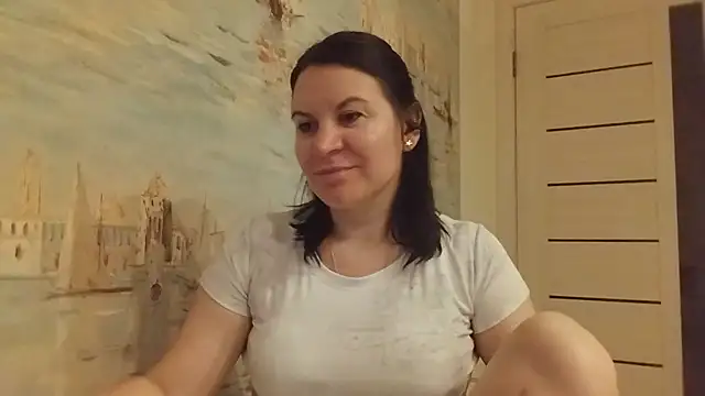 Snapshot of Lauralison chatting on July 11, 2026, 8:31 pm Lauralison online show from July 11, 2026, 8:31 pm