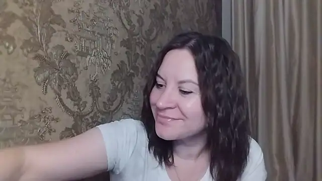 Snapshot of Lauralison chatting on July 17, 2026, 8:28 pm Lauralison online show from July 17, 2026, 8:28 pm