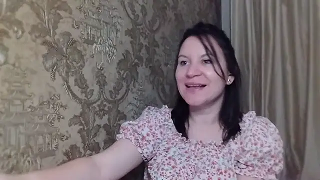 Snapshot of Lauralison chatting on August 3, 2026, 9:31 pm Lauralison online show from August 3, 2026, 9:31 pm