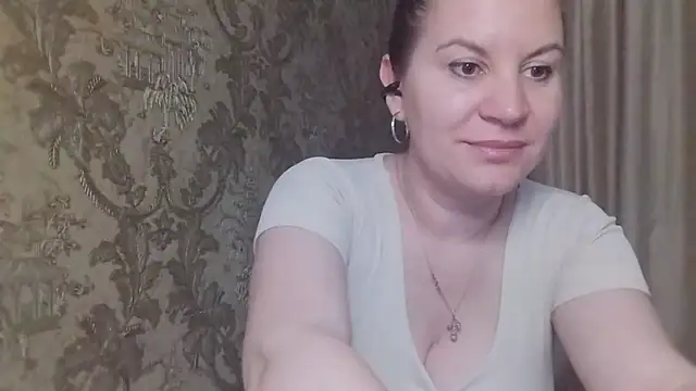 Snapshot of Lauralison chatting on July 28, 2026, 8:12 pm Lauralison online show from July 28, 2026, 8:12 pm