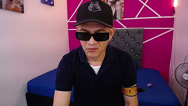 Snapshot of Cesirry_ chatting on July 16, 2026, 7:22 pm Cesirry online show from July 16, 2026, 7:22 pm