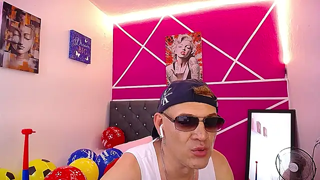 Snapshot of Cesirry_ chatting on July 7, 2026, 7:50 pm Cesirry online show from July 7, 2026, 7:50 pm