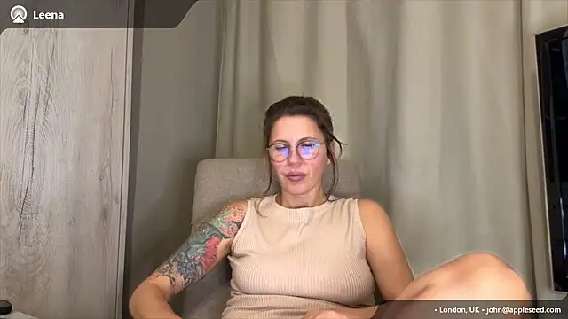 Snapshot of Linoria chatting on June 28, 2026, 6:25 pm Linoria online show from June 28, 2026, 6:25 pm
