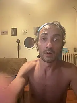 Snapshot of foxymoron210380 chatting on August 4, 2026, 10:58 pm foxymoron210380 online show from August 4, 2026, 10:58 pm