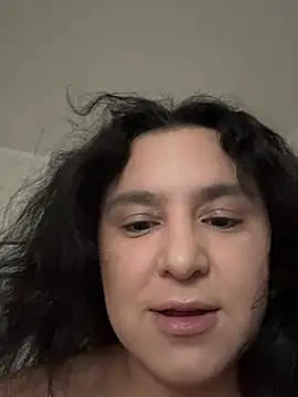 suzymeow online show from June 24, 2026, 2:43 am