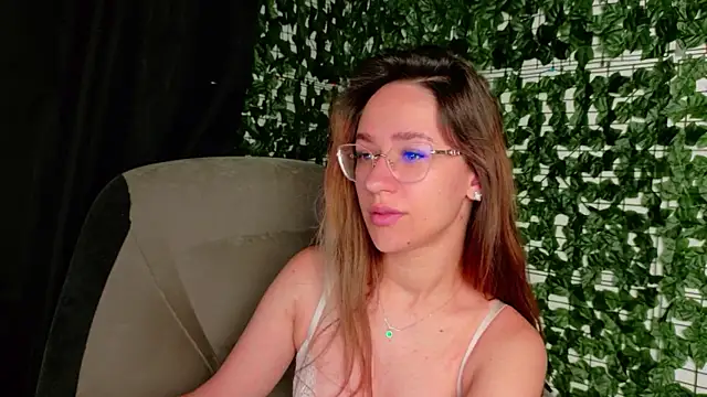 Snapshot of Nicole_Bliss chatting on July 3, 2026, 5:25 am Nicole Bliss online show from July 3, 2026, 5:25 am