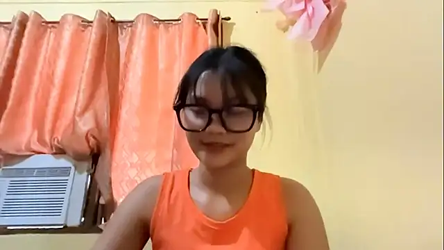 Snapshot of BobbieOuthouse chatting on June 24, 2026, 4:11 am BobbieOuthouse online show from June 24, 2026, 4:11 am