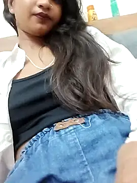 Snapshot of avii5 chatting on July 9, 2026, 8:30 pm avii5 online show from July 9, 2026, 8:30 pm