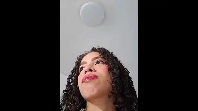 Snapshot of Pineappleflipped chatting on August 2, 2026, 2:32 am Pineappleflipped online show from August 2, 2026, 2:32 am