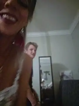 Snapshot of lil_jiggly chatting on August 2, 2026, 4:33 am lil jiggly online show from August 2, 2026, 4:33 am