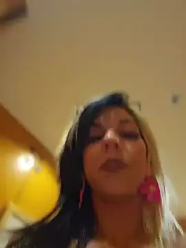 Snapshot of lil_jiggly chatting on July 7, 2026, 4:59 am lil jiggly online show from July 7, 2026, 4:59 am