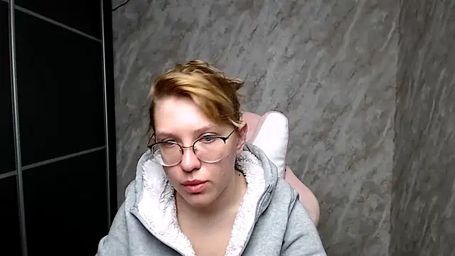 Snapshot of Reginasmilee chatting on March 12, 2025, 2:52 am Reginasmilee online show from March 12, 2025, 2:52 am