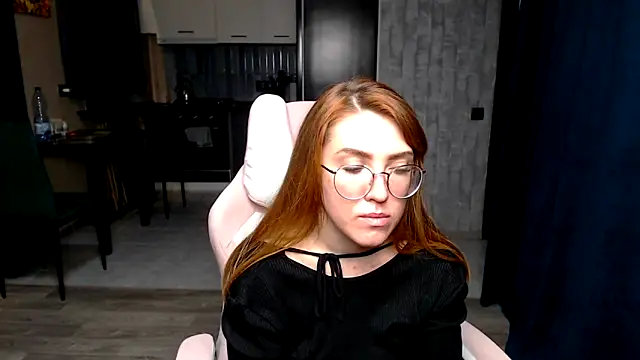 Reginasmilee online show from November 17, 2025, 1:15 pm