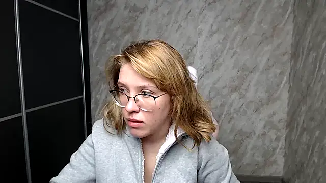 Snapshot of Reginasmilee chatting on March 14, 2025, 3:15 am Reginasmilee online show from March 14, 2025, 3:15 am