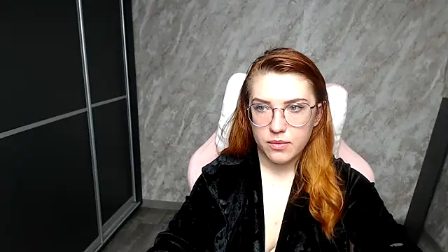 Snapshot of Reginasmilee chatting on February 25, 2026, 3:51 am Reginasmilee online show from February 25, 2026, 3:51 am