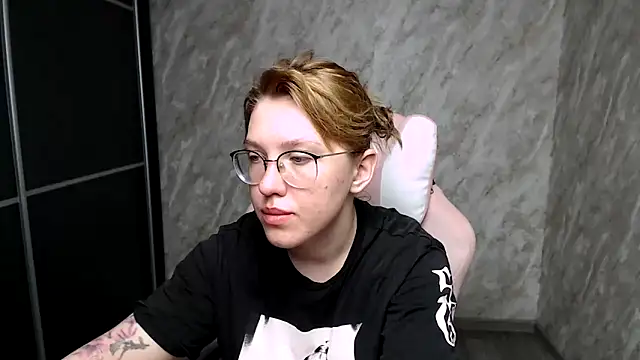 Snapshot of Reginasmilee chatting on March 10, 2025, 2:17 am Reginasmilee online show from March 10, 2025, 2:17 am