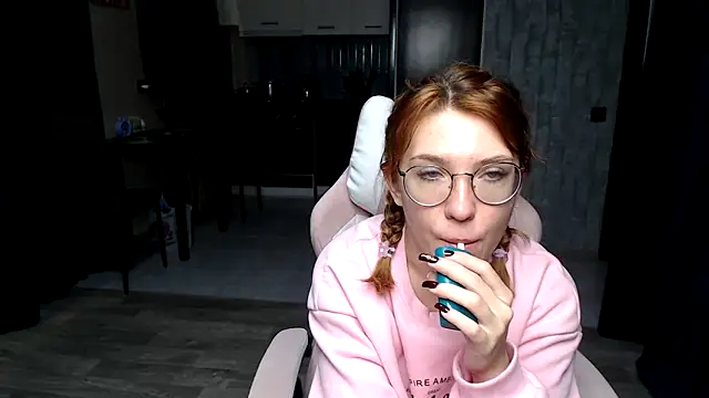 Reginasmilee online show from November 10, 2025, 12:26 am