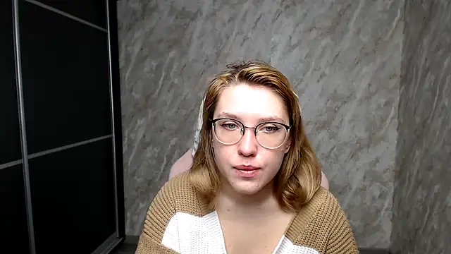 Snapshot of Reginasmilee chatting on March 18, 2025, 3:45 am Reginasmilee online show from March 18, 2025, 3:45 am
