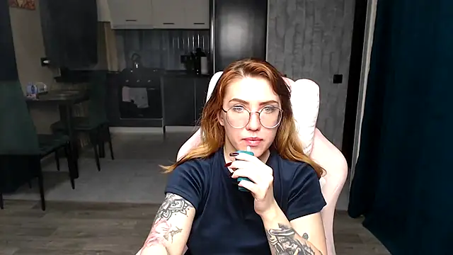 Reginasmilee online show from November 17, 2025, 12:47 am