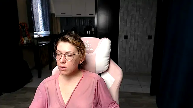 Snapshot of Reginasmilee chatting on September 15, 2025, 11:54 am Reginasmilee online show from September 15, 2025, 11:54 am