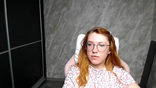 Snapshot of Reginasmilee chatting on March 2, 2026, 2:23 am Reginasmilee online show from March 2, 2026, 2:23 am