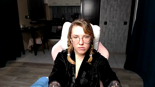 Snapshot of Reginasmilee chatting on September 21, 2025, 2:06 am Reginasmilee online show from September 21, 2025, 2:06 am