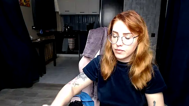 Reginasmilee online show from October 22, 2025, 11:25 pm