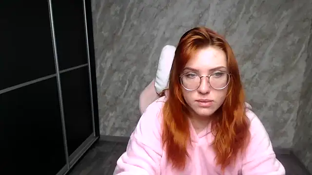 Snapshot of Reginasmilee chatting on February 2, 2026, 1:04 am Reginasmilee online show from February 2, 2026, 1:04 am