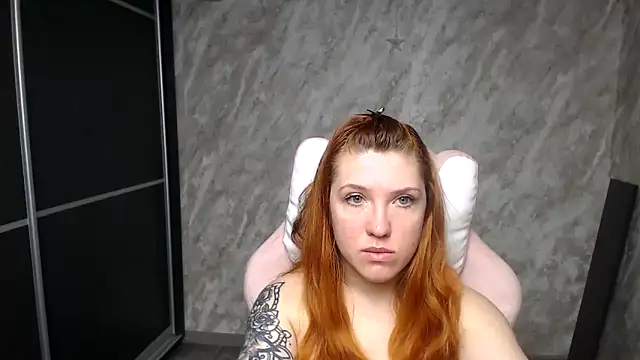 Snapshot of Reginasmilee chatting on February 18, 2026, 2:42 am Reginasmilee online show from February 18, 2026, 2:42 am