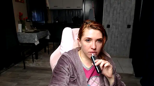 Snapshot of Reginasmilee chatting on April 29, 2026, 2:49 am Reginasmilee online show from April 29, 2026, 2:49 am