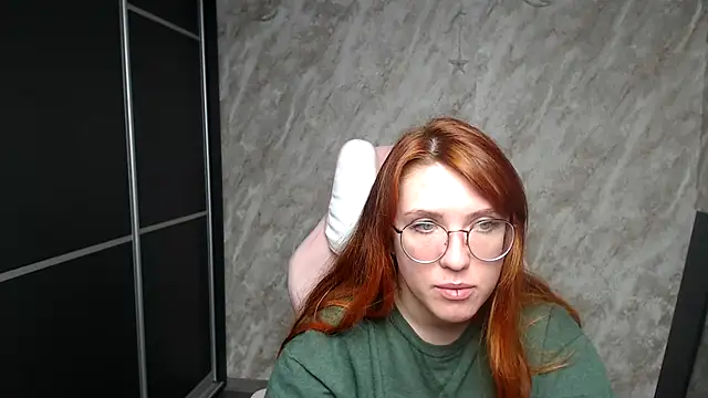 Snapshot of Reginasmilee chatting on February 10, 2026, 5:45 pm Reginasmilee online show from February 10, 2026, 5:45 pm