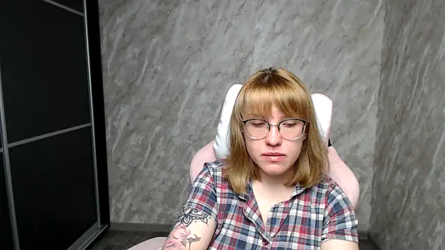 Snapshot of Reginasmilee chatting on March 8, 2025, 5:59 am Reginasmilee online show from March 8, 2025, 5:59 am