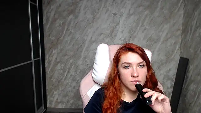 Reginasmilee online show from March 10, 2026, 8:51 am