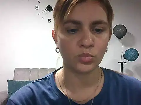 Snapshot of Asly- chatting on July 20, 2026, 10:45 pm Asly- online show from July 20, 2026, 10:45 pm