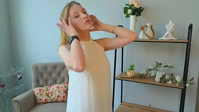 Snapshot of Elizabeth_Hunt chatting on July 12, 2026, 10:05 am Elizabeth Hunt online show from July 12, 2026, 10:05 am