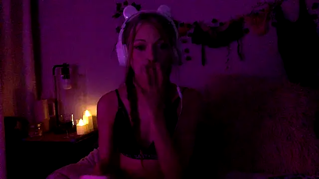 RavenHepburn online show from June 27, 2026, 2:50 am
