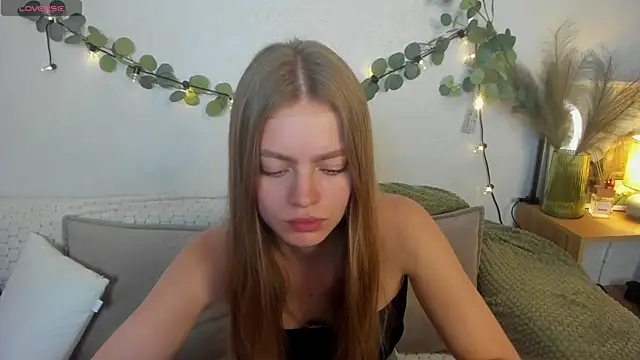 EmillyStarr online show from June 29, 2026, 6:42 am