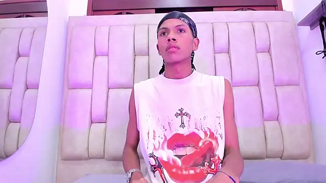 Cuteboyhenrik os online show from June 30, 2026, 2:33 am