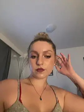 KiraBloom66 online show from June 27, 2026, 7:09 pm