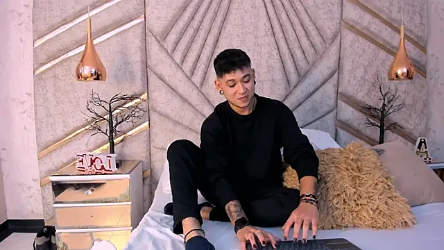 Snapshot of MarkLaurens chatting on June 28, 2026, 3:18 pm MarkLaurens online show from June 28, 2026, 3:18 pm
