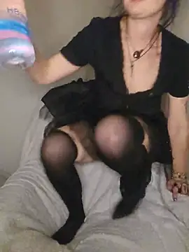 Snapshot of bloom-violetmoon chatting on July 22, 2026, 9:22 am bloom-violetmoon online show from July 22, 2026, 9:22 am