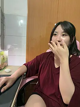 Snapshot of QuynhAnh68 chatting on July 3, 2026, 2:34 pm QuynhAnh68 online show from July 3, 2026, 2:34 pm