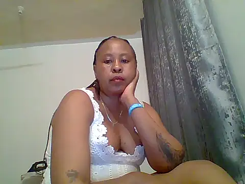 Snapshot of montanasere chatting on July 4, 2026, 6:45 pm montanasere online show from July 4, 2026, 6:45 pm