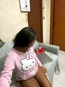 Snapshot of OnikaSmith chatting on December 18, 2025, 10:46 pm OnikaSmith online show from December 18, 2025, 10:46 pm