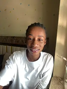 Snapshot of Prettypetit chatting on July 4, 2026, 12:21 pm Prettypetit online show from July 4, 2026, 12:21 pm