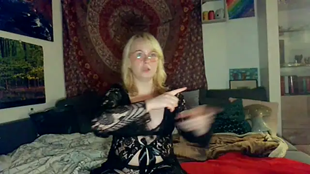 Snapshot of Cariniii chatting on July 15, 2026, 7:21 pm Cariniii online show from July 15, 2026, 7:21 pm