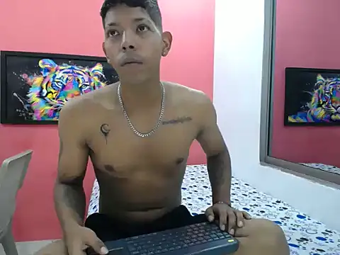 Snapshot of latinosninfomanos chatting on July 5, 2026, 1:10 am latinosninfomanos online show from July 5, 2026, 1:10 am