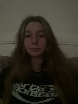 Snapshot of Valeria-mis chatting on July 3, 2026, 3:29 pm Valeria-mis online show from July 3, 2026, 3:29 pm
