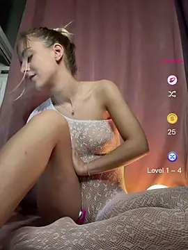 Snapshot of RahellaBlondish chatting on July 3, 2026, 8:26 pm RahellaBlondish online show from July 3, 2026, 8:26 pm